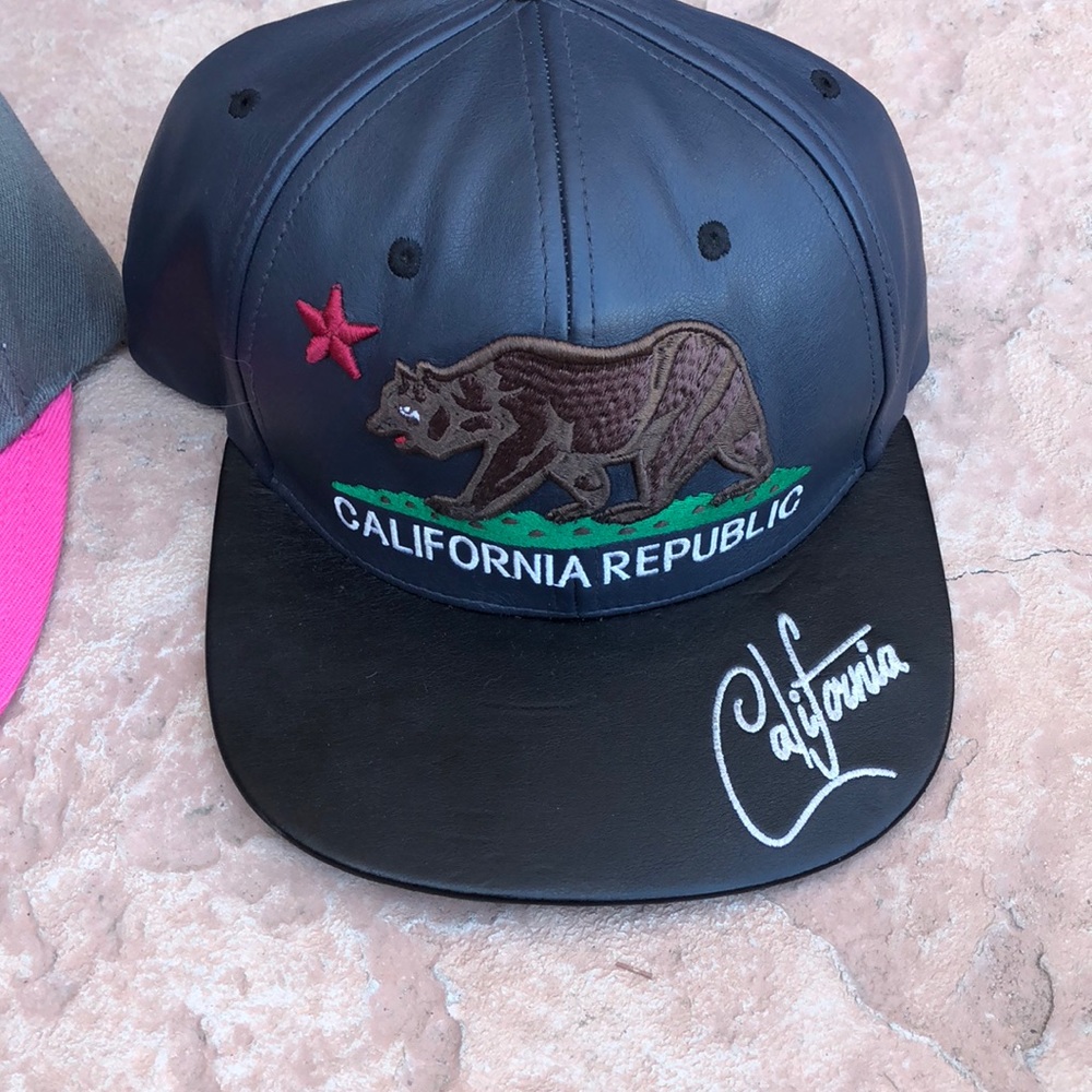 Snap back - Picture 3 of 4